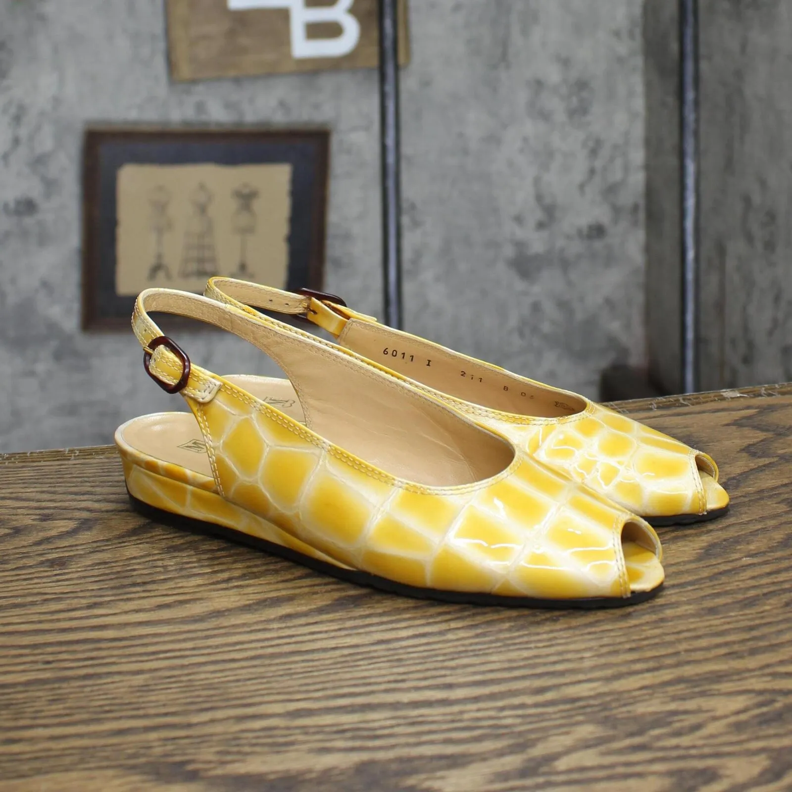 Bruno Magli Womens Vintage Leather Low Wedge Strap Sandals Yellow 6B