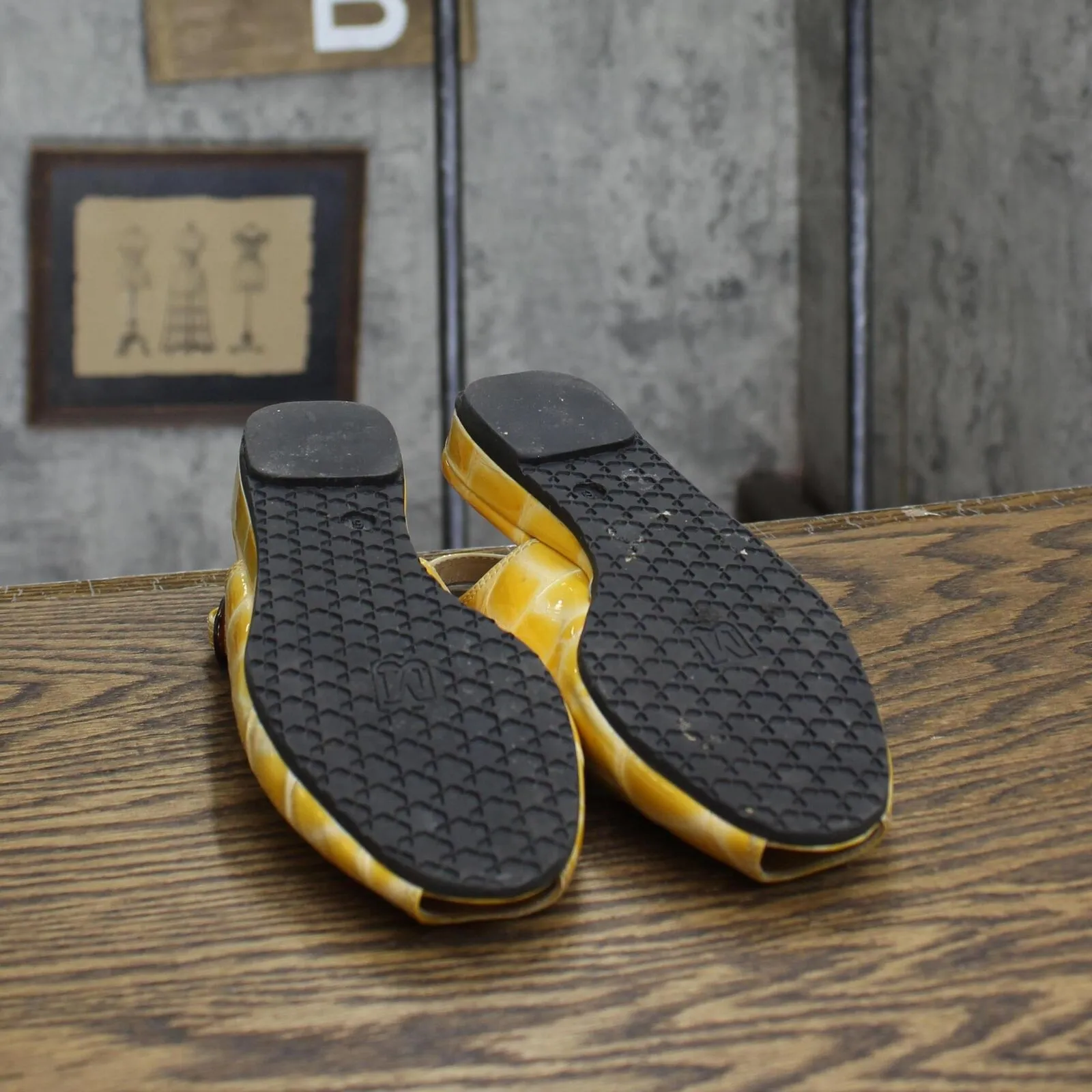 Bruno Magli Womens Vintage Leather Low Wedge Strap Sandals Yellow 6B