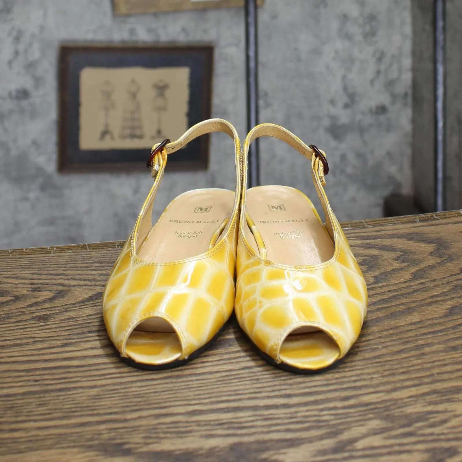 Bruno Magli Womens Vintage Leather Low Wedge Strap Sandals Yellow 6B