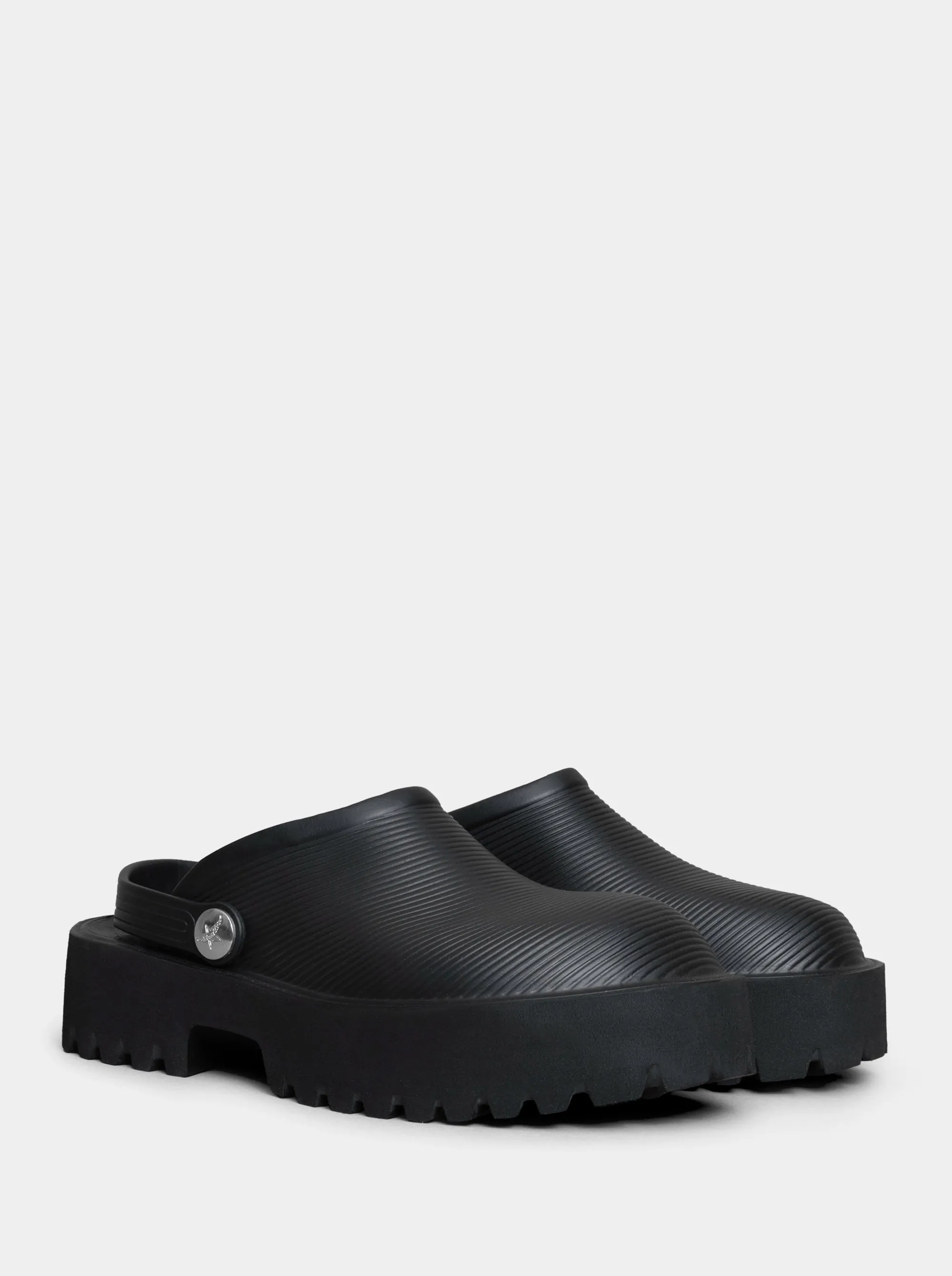 COSMOS BLACK SLIPPERS