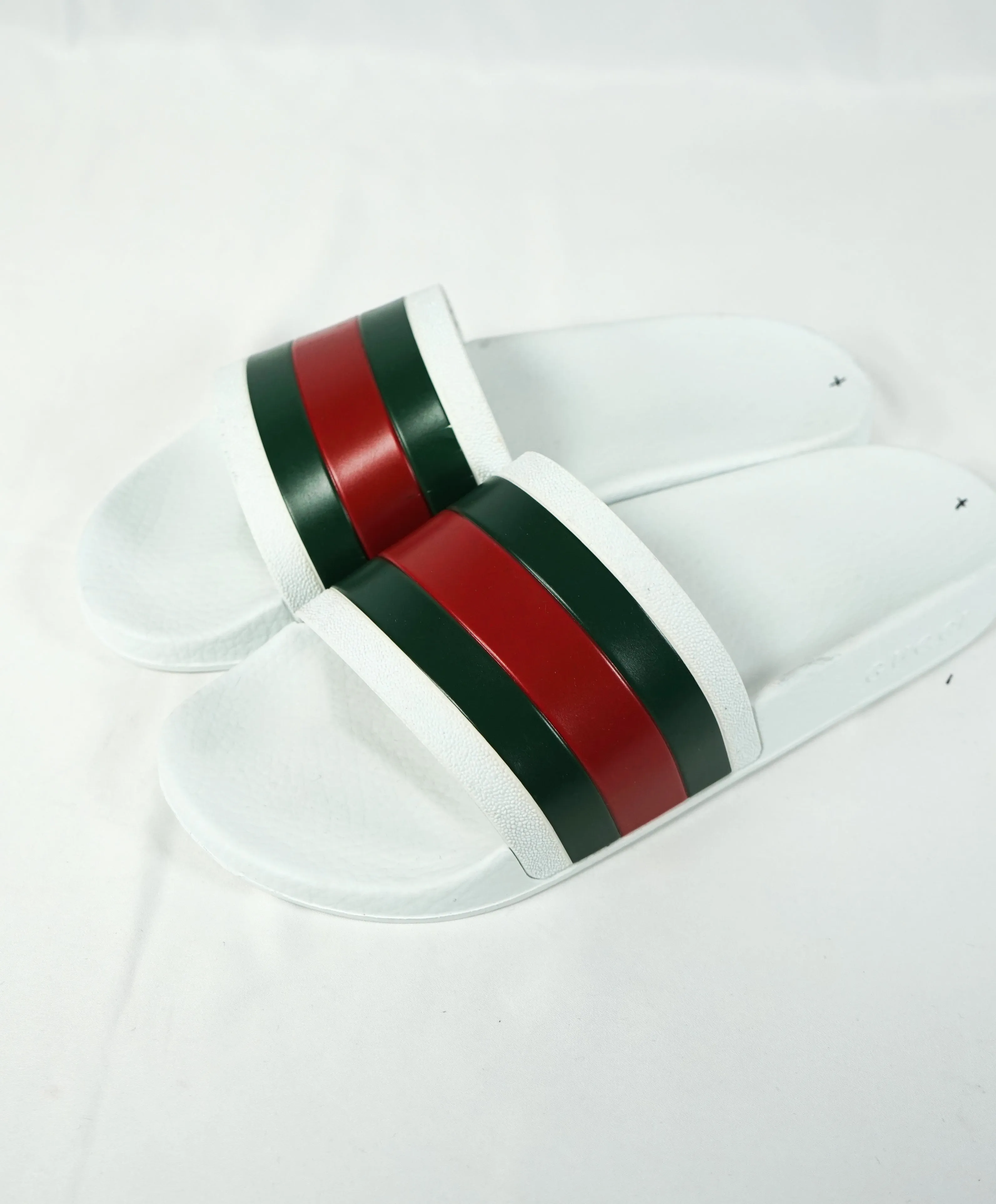 GUCCI - Iconic Green & Red Slides "72" White Slippers - 8