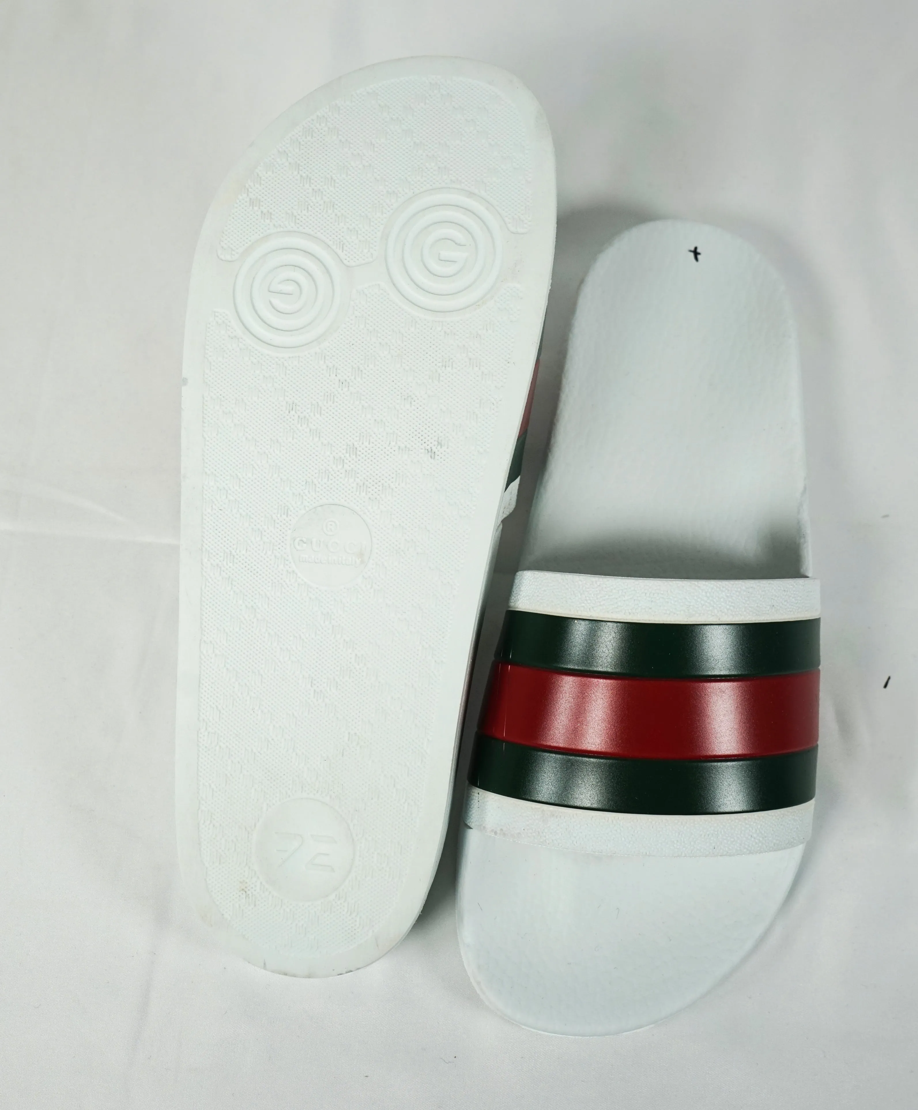 GUCCI - Iconic Green & Red Slides "72" White Slippers - 8
