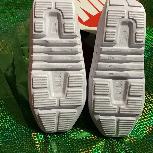 New Nike sandals 6 Y &amp; 7 Y (Big Boy)