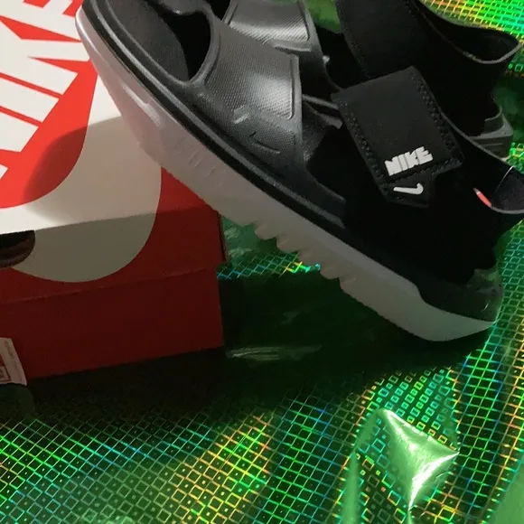 New Nike sandals 6 Y &amp; 7 Y (Big Boy)