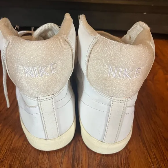 Nike Blazer Mid 77 SE. Size 6.5Y