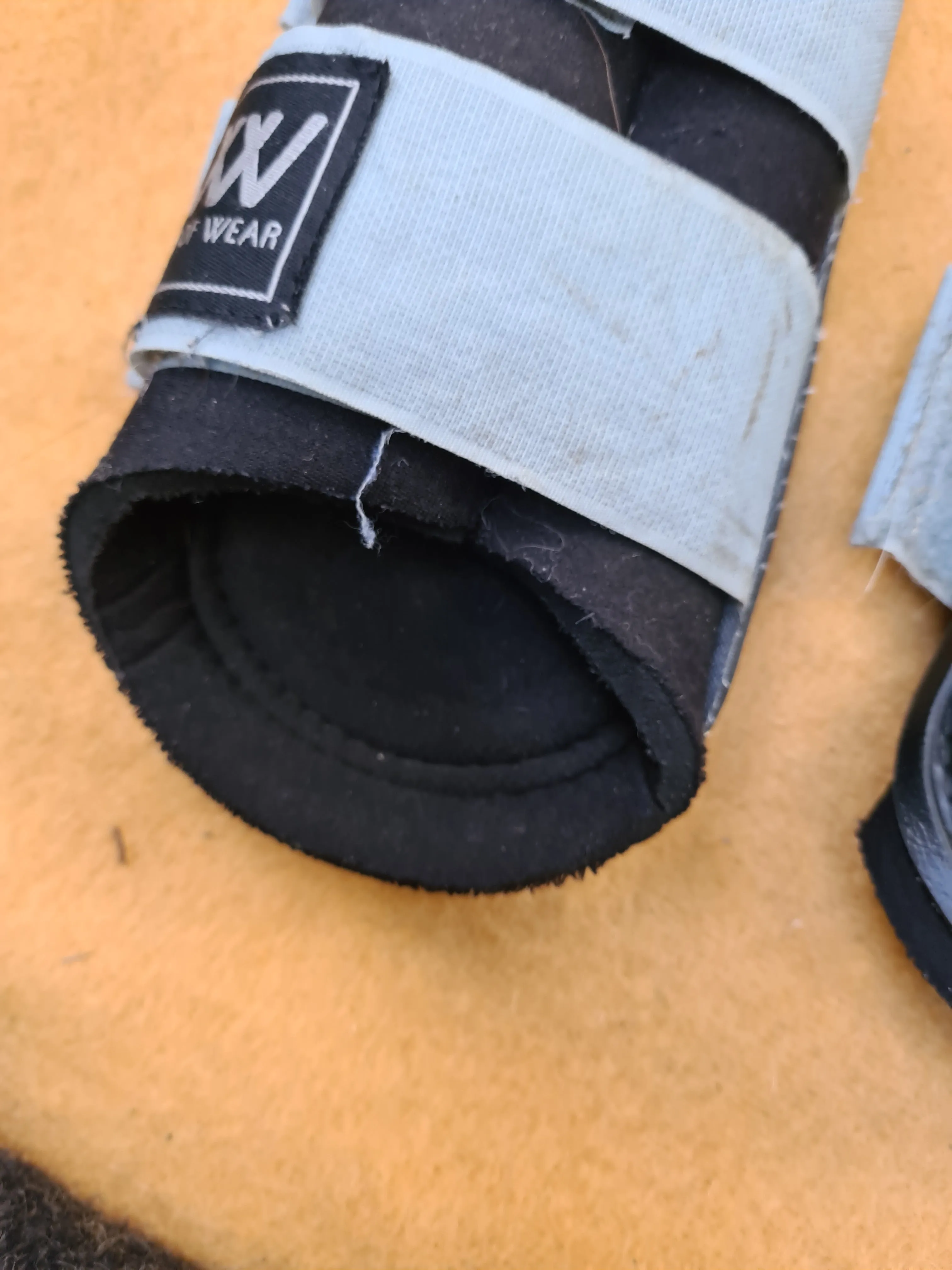 Used pony size black Woof Wear brushing boots FREE POSTAGE☆