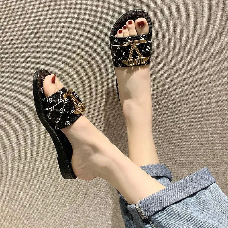 Women's slippers flat-bottom beach shoes